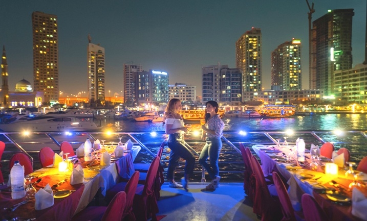 Dubai Marina cruise