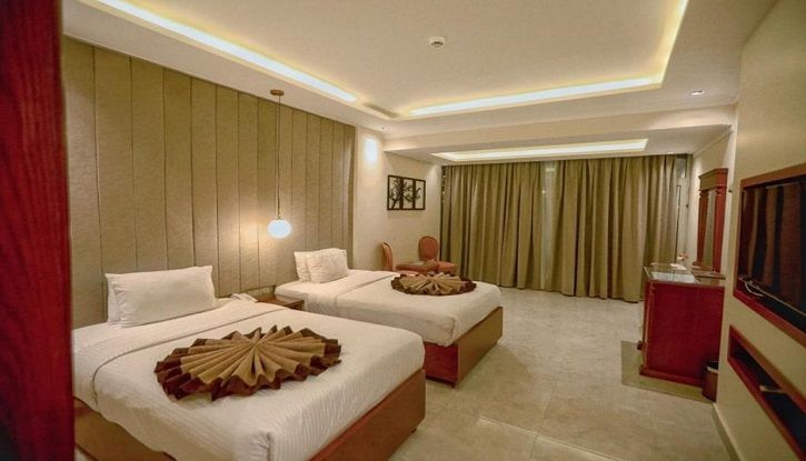 ORO Plaza Hotel Room