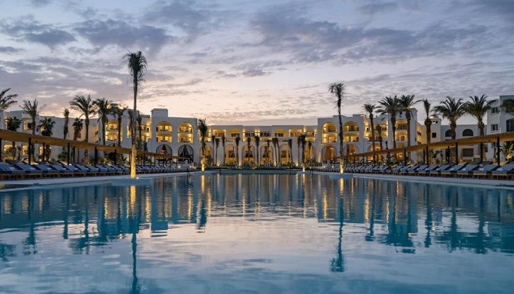 Serry Beach Resort Pool