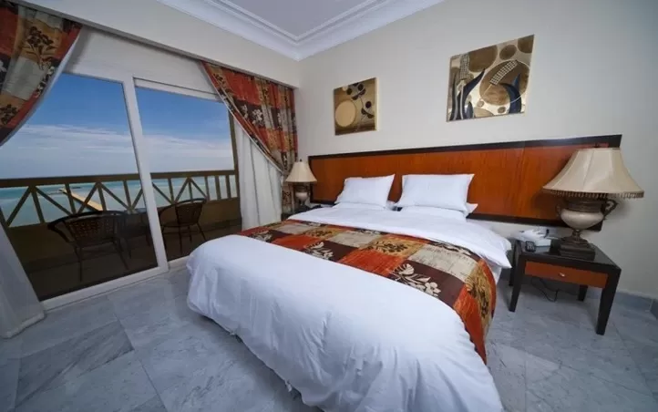 AMC Royal Hotel Room