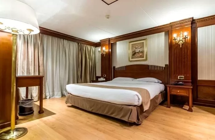 Elegant Tuya Nile Cruise Cabin for Ultimate Comfort