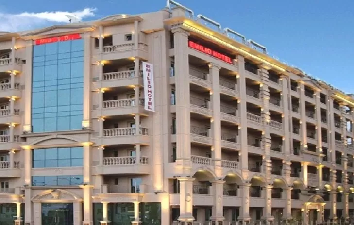Emilio hotel luxor