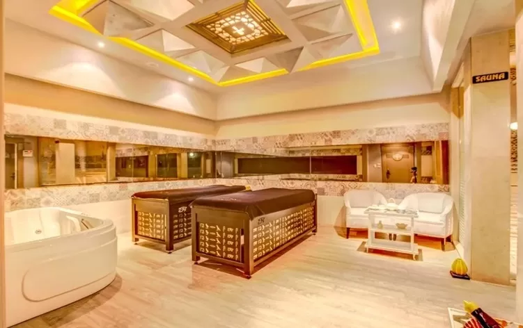 AMC Royal Spa