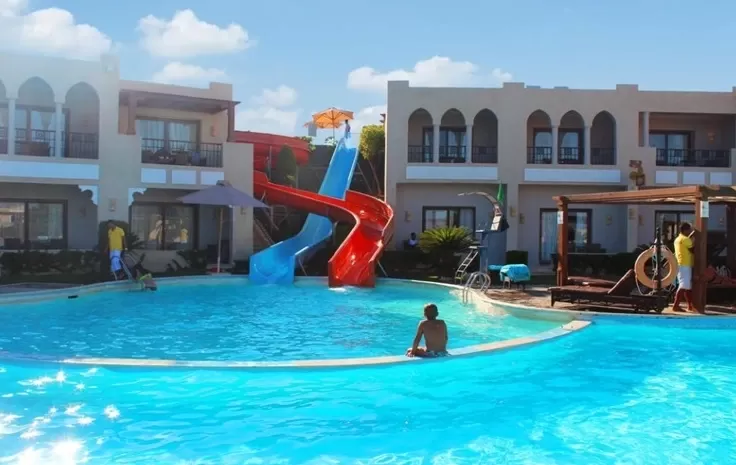 Sunrise Arabian Pool