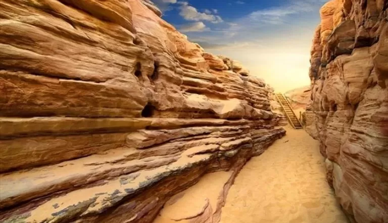 Canyon Dahab